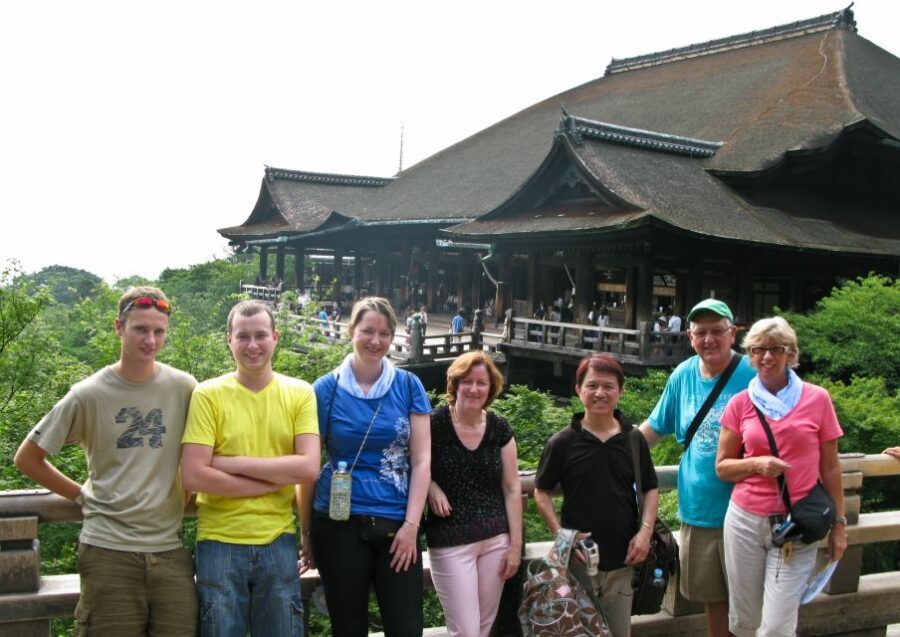 Kyoto: Private Tour with Local Licensed Guide - Kiyomizu-dera and the walk into Higashiyama and Gion