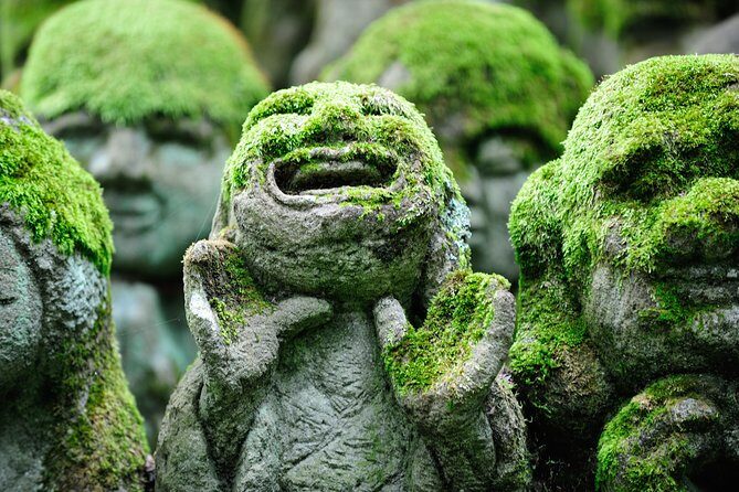 Kyoto Sagano Insider: Rickshaw and Walking Tour - Straw-thatched haiku poet cottage, bamboo-shrine moments, and slow backstreet charm