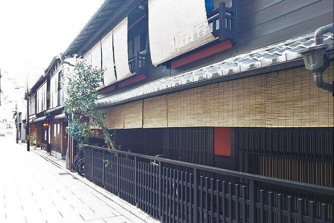 Kyoto Samurai and Geisha Town Private Walking Tour - Gion on Foot: Geisha District Without the Guesswork