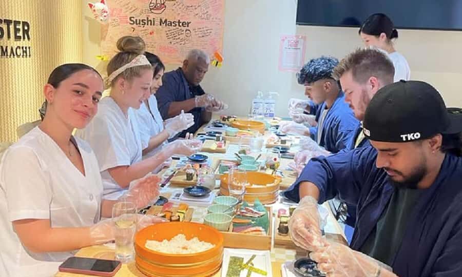 Kyoto: Sushi Making Experience in Kawaramachi - The 90-minute flow: lecture, hands-on technique, then you eat