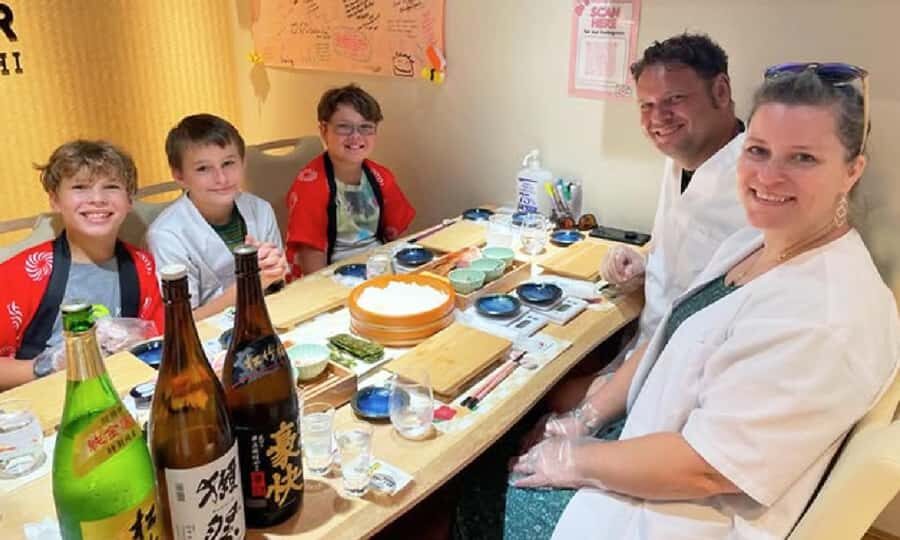 Kyoto: Sushi Making Experience in Kawaramachi - Course choice: nigiri and gunkan-maki vs temari sushi