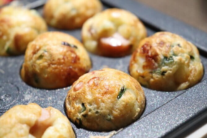 Kyoto Sushi & Takoyaki Cooking Class near Gion and Kiyomizu-dera! - Rolling sushi in a real class flow with HANA