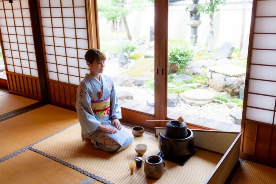 Kyoto: Tea Ceremony Ju-An at Jotokuji Temple - The hosts and tea master experience: patient, organized, and interactive