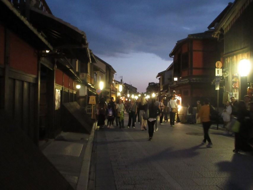 KYOTO: Tempio Kiyomizu Pagode Gion “Geisya” (Guida Italiana) - Sannenzaka + Ninenzaka: Old Streets, Snacks, and a Slow Tempo