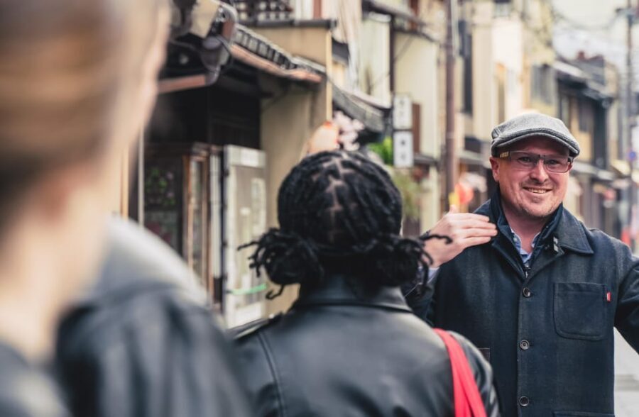 Kyoto: The Geisha Districts of Kyoto Walking Tour - Geisha culture starts in a lounge, not on the curb