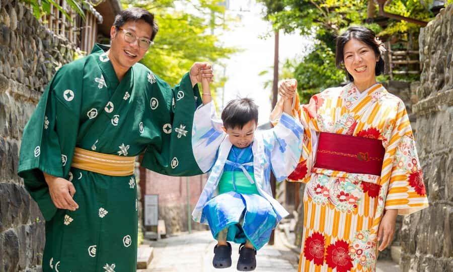 Kyoto: Traditional Kimono Rental - Inside-shop rules: no filming, no shoes, no strong scents