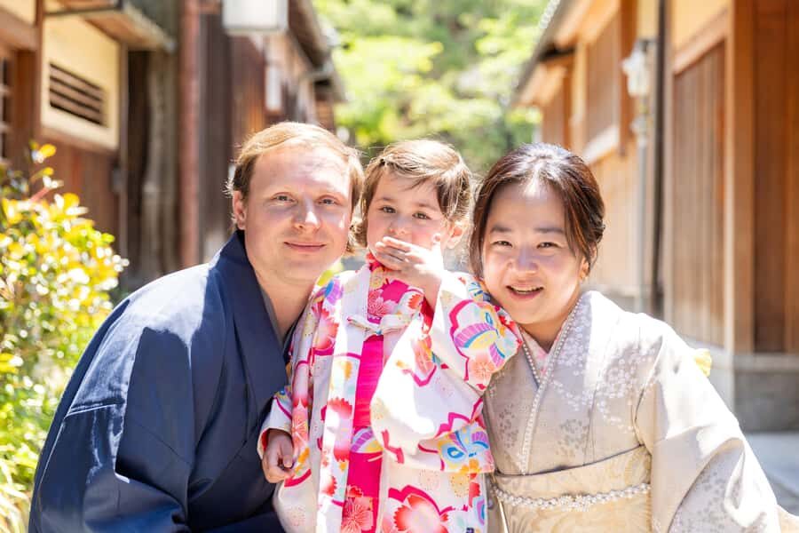 Kyoto: Traditional Kimono Rental - Choosing your kimono: classic elegance to modern designs