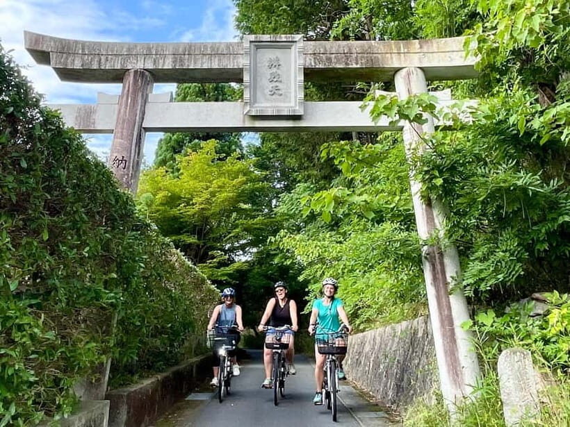 Kyoto : True Kyoto Avoid the crowds E-Bike Tour - Riding Style: Easy Pace, Safe Streets, and a Breeze