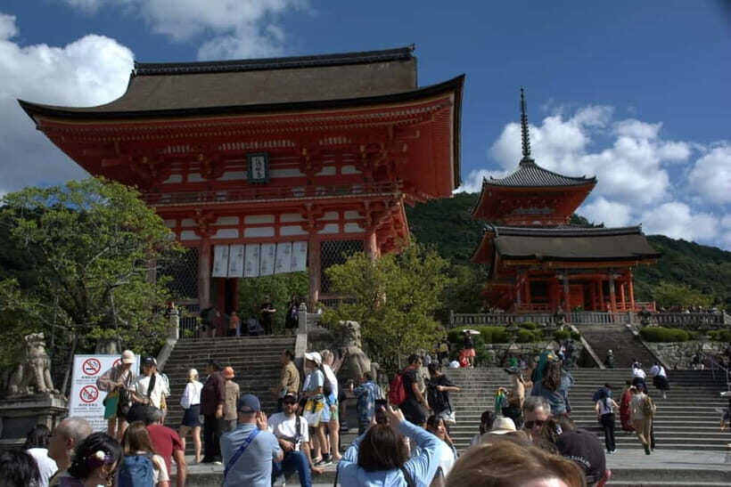 Kyoto: Walking tour Kiyomizu, Geisha District with a Local - The Street + Photo Shoot Part: How to Get Pictures That Look Like Kyoto