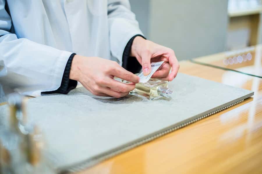 kyoto:Experience creating one-of-a-kind special fragrances - The mixing moment: watching your custom perfume take form