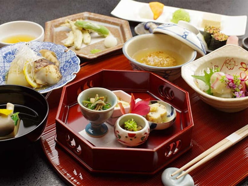 Kyoto:Seasonal Kaiseki Reservation at Hanasaki Nishiki - A Quiet Machiya Meal Steps From Shijo-Karasuma