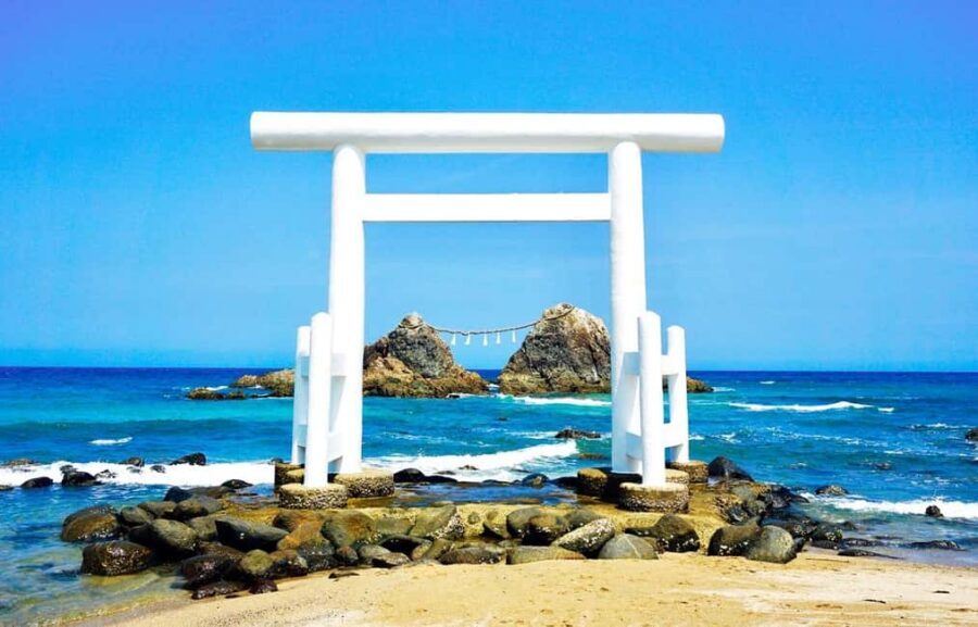 Kyushu Tour From Fukuoka: Itoshima Nature & Coastal Scenery - Shiraito Falls: Cool Mist, Then a Peaceful Forest Walk