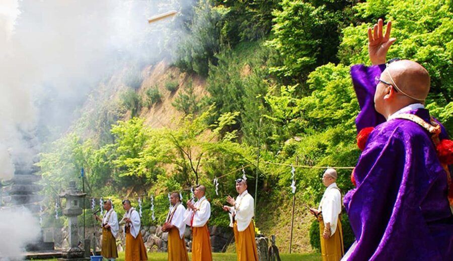 Kyushu Tour From Fukuoka: Itoshima Nature & Coastal Scenery - Sennyoji Temple (Raizansennyoji Taihioin): The 4.8-Meter Thousand-Armed Kannon