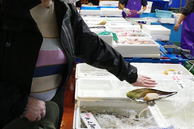 Learn Sushi-grade fish with a licensed guide @Yokohama fishmarket - The walk that connects “fish” to real fishing grounds