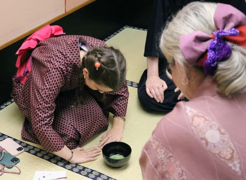 Learn Zen in a class of making Matcha tea near Osaka Castle - Nijiriguchi: the moment the room levels the playing field
