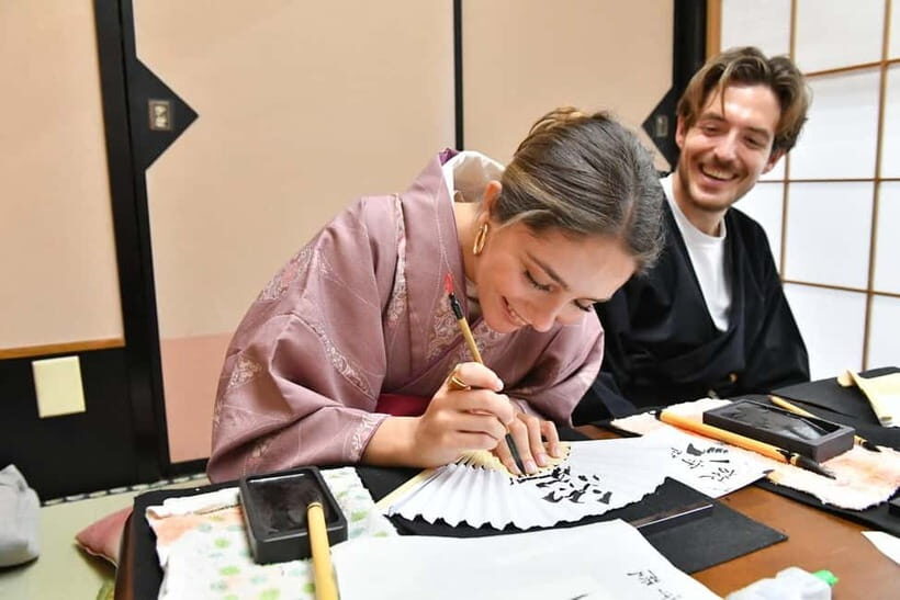 Learning Shodo with a kimono and Trying Samurai Calligraphy - Samurai Honor, Osaka: finding the right spot fast
