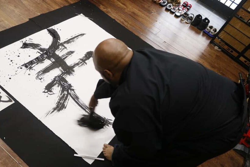 Learning Shodo with a kimono and Trying Samurai Calligraphy - Finishing your first work: drafts, your memento, and options