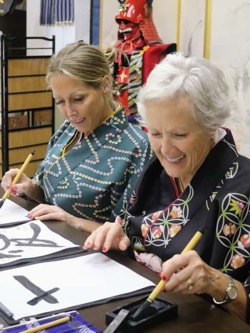 Learning Shodo with a kimono and Trying Samurai Calligraphy - Photo shoot and the Yamato Nadeshiko vs samurai vibe