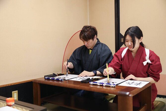 Learning Zen of Japanese Calligraphy in kimono near Osaka Castle - Translation help: how the class stays friendly even if your Japanese is zero