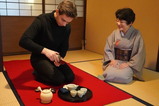 Let's make Japanese accessories with Mizuhiki - Matcha and sweets: why the tea break is part of the craft