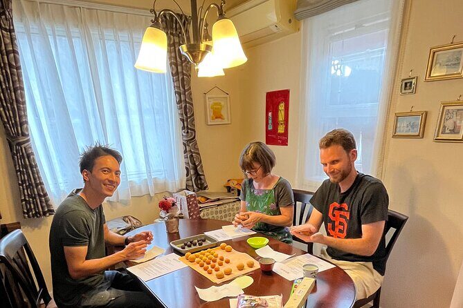 Let's make Wagashi at private home in Yokohama, suburban Tokyo - Entering Ikuyo’s home: tea culture in a human scale