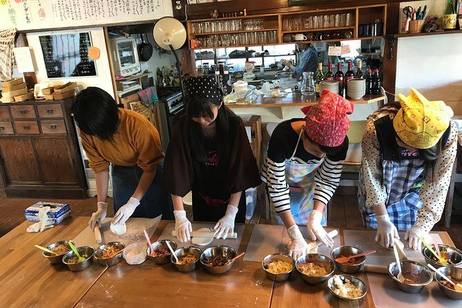 Make Piroshki in Hakodate and Visit Hidden Spots While Baking - What You Eat When the Oven Finishes Its Job