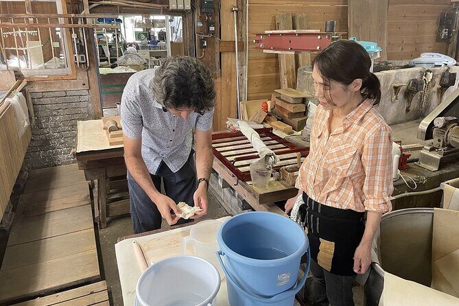Make traditional Tosa washi paper using a recycling technique - The rare part: watching boiling, cleaning, beating, and paste-making