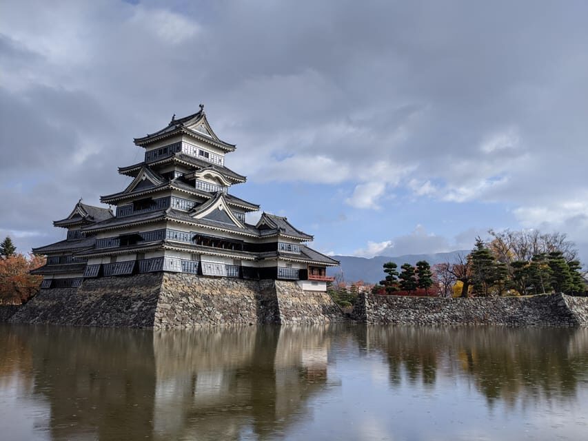 Matsumoto: Castle and Samurai Sword Fighting Night Tour - The 3-hour flow from Matsumoto Station to the illuminated grounds