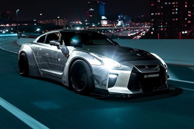 Membership Car Club GTR35 LibertyWalk Daikoku car meet photoshoot - A Liberty Walk GT-R night run with real Tokyo car-club pacing