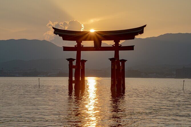 Miyajima Exploring Highlights and Sunset Cruise - Stop 1 at Hiroshima Station: what you gain from the structure