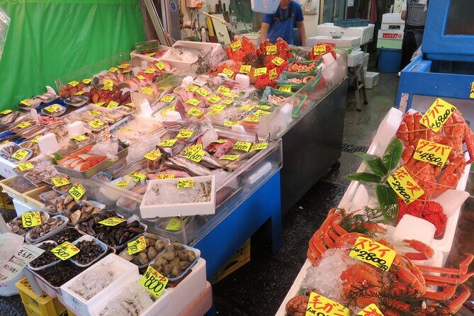 Morning Market Adventure: Toyosu & Tsukiji with Tuna Auction - Sampling along the route: breaks that turn information into flavor