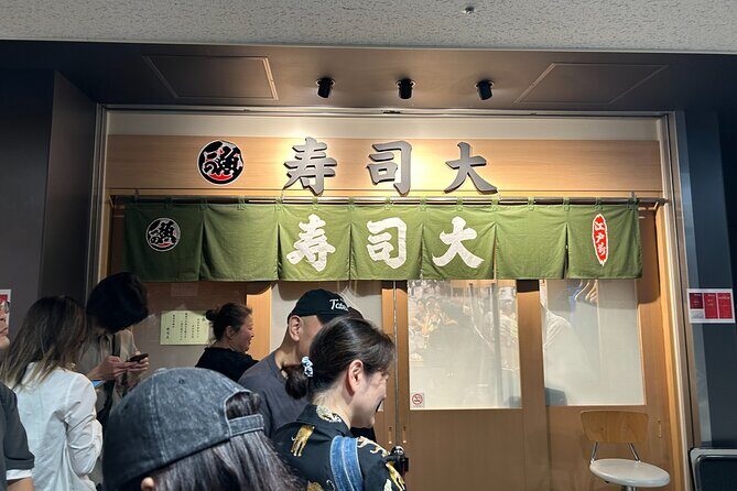 Morning Market Adventure: Toyosu & Tsukiji with Tuna Auction - Toyosu Ichiba Suisan Nakaoroshi Uribato: the newest market, with a visitor angle