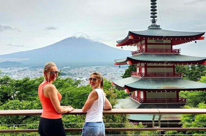 Mount Fuji Full Day Customized Private Tour with English Guide - Stop 5: Arakurayama Sengen Park and the Chureito Pagoda steps