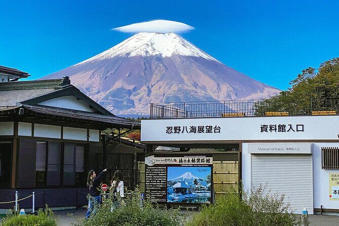 Mt. Fuji 5th, Oshino Hakkai, Onsen Full-Day Trip From Tokyo - Fuji 5th Station Monument: the stop you’ll plan your photos around