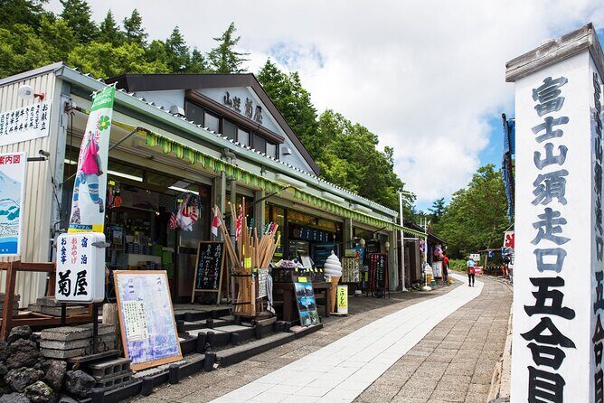 Mt. Fuji 5th, Oshino Hakkai, Onsen Full-Day Trip From Tokyo - The guide and the stop rhythm: why the day feels organized