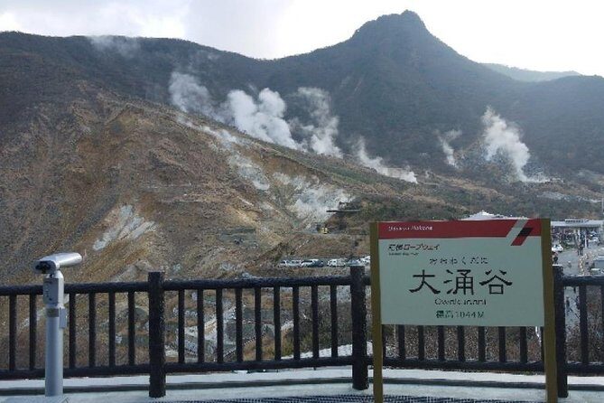 Mt. Fuji 5th Station, Owakudani Ropeway, Pirate Ship plus Outlet shopping! - Hakone Pirate Ship on Lake Ashi: Why the Boat Piece Lands