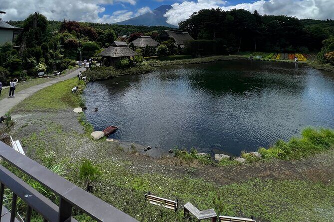 Mt.Fuji and Hakone Private SightSeeing Day Tour With Guide - Stop-by-Stop: Fuji Subaru Line 5th Station to Chureito Pagoda