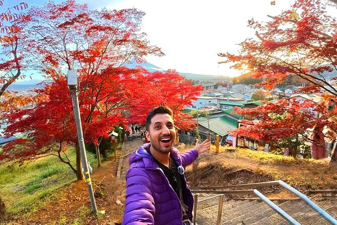 Mt Fuji and Lake Kawaguchiko Bus Day Tour with English Guide - Stop 1: Arakurayama Sengen Park and the Chureito Pagoda view
