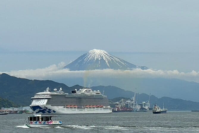 Mt.Fuji area Tour from Shimizu Port /Small Bus - Stop 1: Lake Tanuki—quiet Mt. Fuji views without the crowd