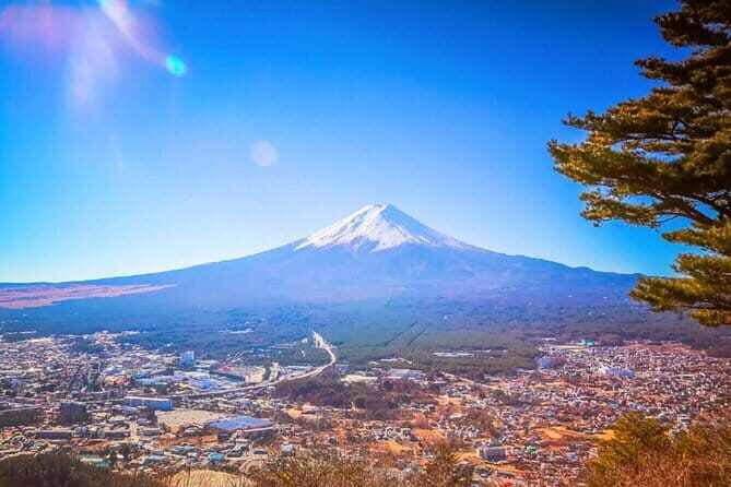 Mt. Fuji Day tour: Kawaguchi Lake Ropeway, Matcha, Oshino Hakkai - Getting Off to the Right Start at the Kawaguchi Lawson Fuji Photo Spot