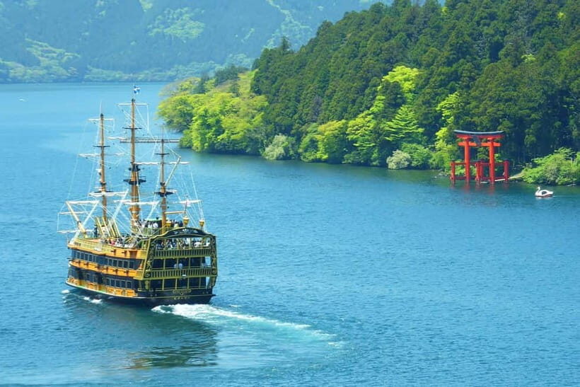 Mt Fuji Hakone/Enoshima Tour:Optional Ropeway/Lake Ashi Boat - Pirate Ship on Lake Ashi and the Ropeway: Two Different Ways to See the Same Magic