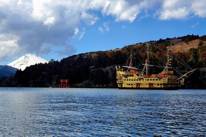 Mt Fuji & Hakone Private Tour from Tokyo: Return by Bullet Train - Lake Ashinoko: the caldera lake and the boat ride portion