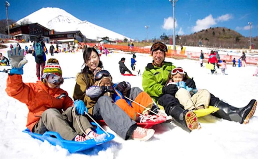 Mt. Fuji Skiing Experience- YETI Ski Resort & Onsen Day Trip - Weather, crowds, and timing: the main factor you can’t ignore