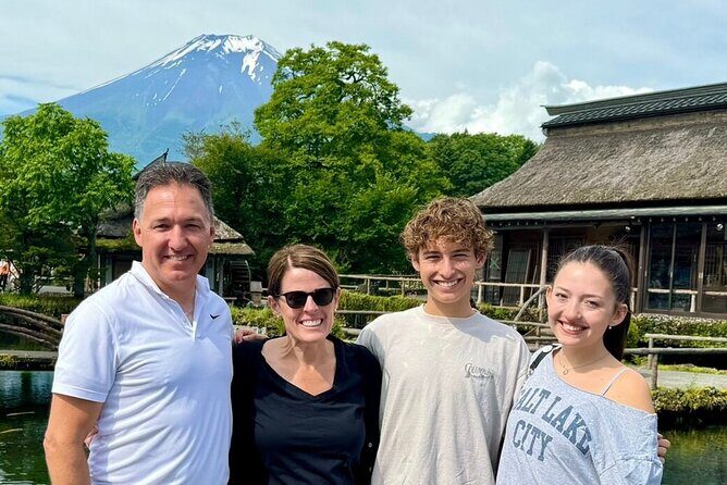 Mt Fuji Tour with Japanese Local Guide on Private Car from Tokyo - Lake Kawaguchi: Lunch-Friendly, Photo-Friendly, and Easy to Enjoy