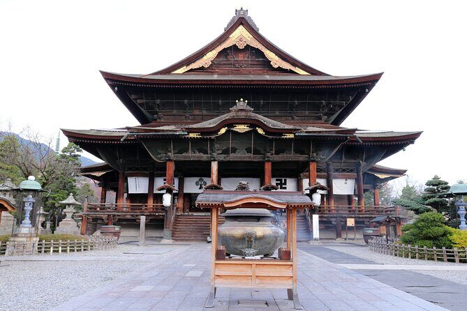 Nagano All Must-Sees 4hr Private Tour with Licensed Guide - Matsushiro Area: Sanada Clan Stories and WWII Tunnels