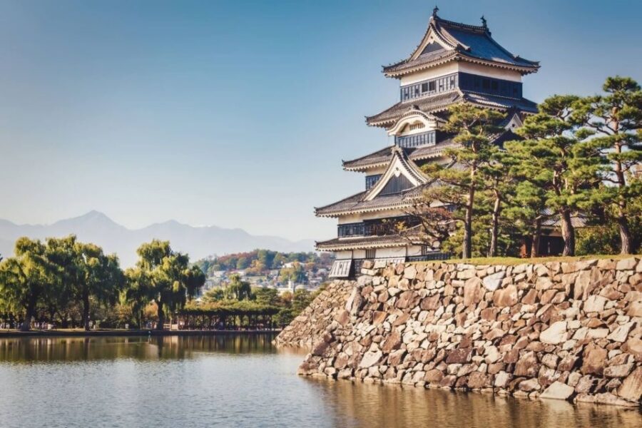 Nagano/Matsumoto: Matsumoto Castle and Narai-juku Day Trip - Nawate-dori Frog Street: snacks, shops, and a fun warm-up