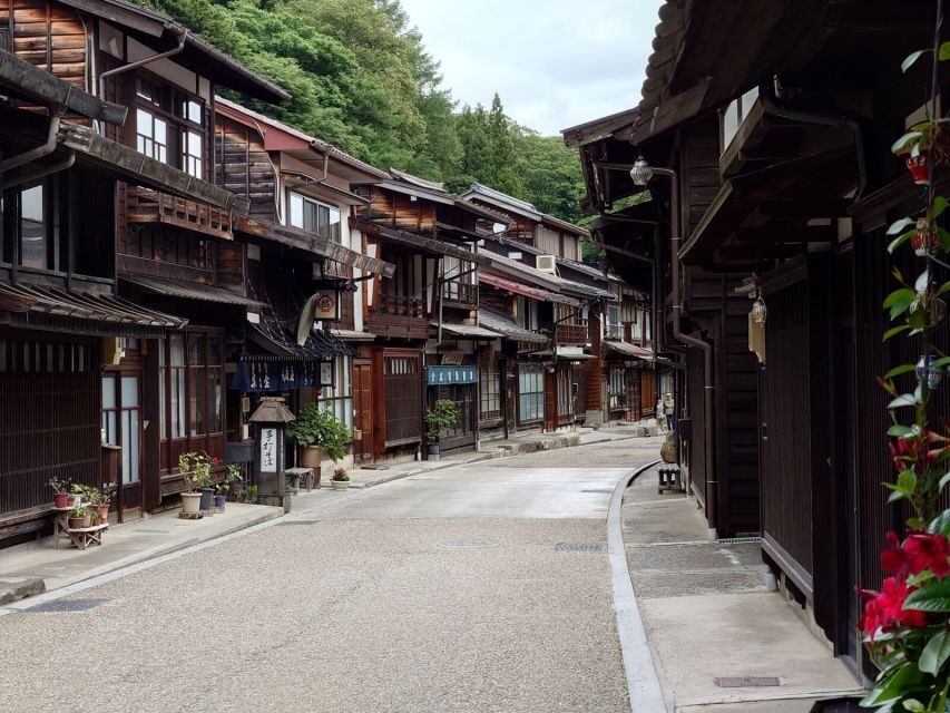Nagano/Matsumoto: Matsumoto Castle and Narai-juku Day Trip - The bus ride from Nagano to Matsumoto: plan for a full day