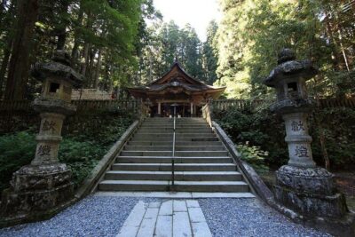 Nagano: Private Walking Tour with a Local - How the route gets shaped: cafés, street culture, temples, and stories