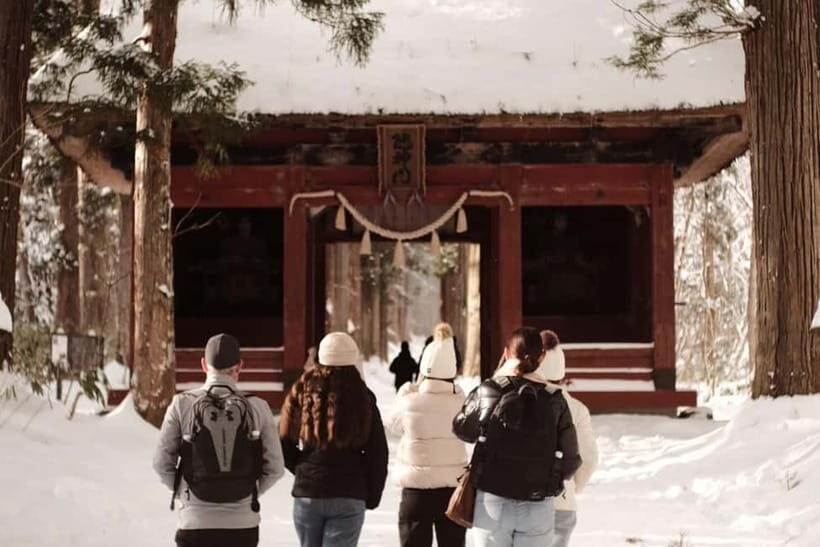 Nagano: Togakushi Shrine, Sake & Zenkoji Private Tour - Lunch and handmade soba: the taste of Nagano without the crowd crush