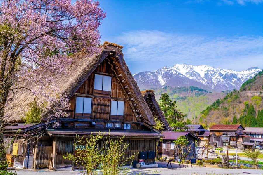 Nagoya: Shirakawa-go, Gujo, Hida Takayama Historic Day Tour - How the day’s timing affects what you can enjoy